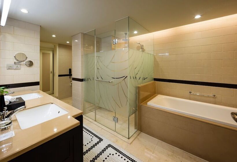 Delüks Oda, Paramount Gallery