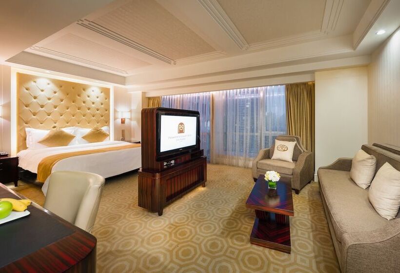 Delüks Oda, Paramount Gallery