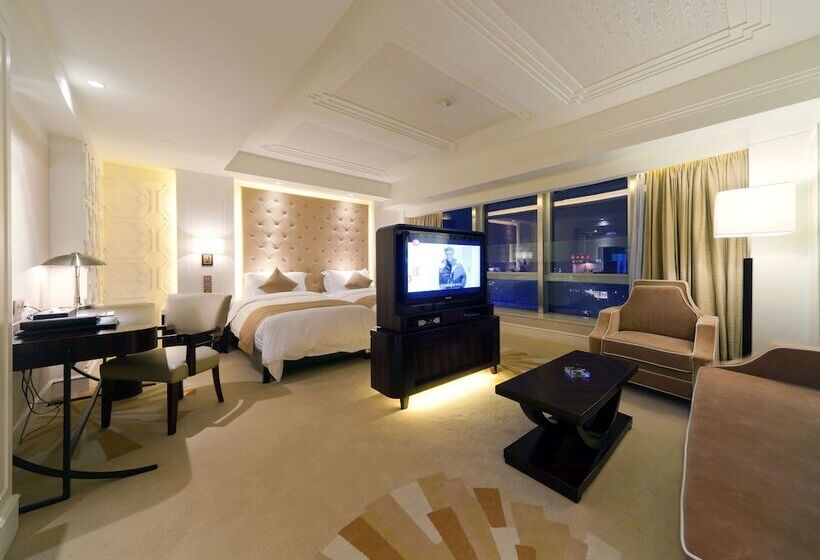 Delüks Oda, Paramount Gallery