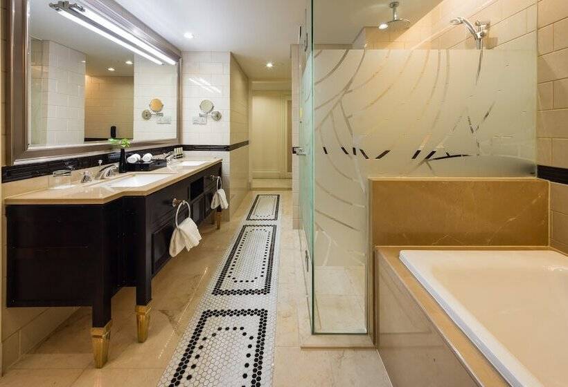 Delüks Oda, Paramount Gallery