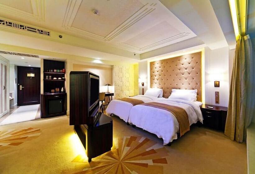 Delüks Oda, Paramount Gallery