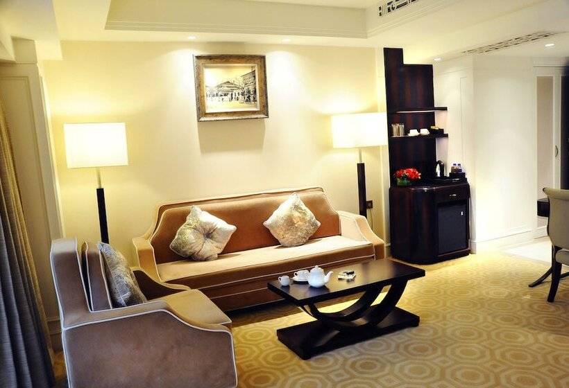 Delüks Oda, Paramount Gallery