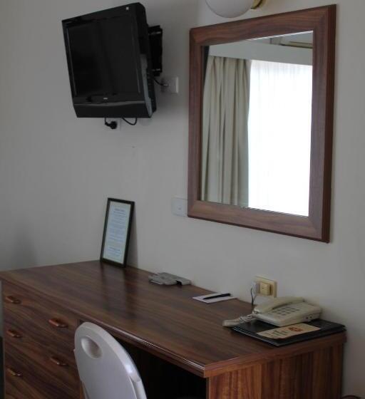 חדר דלוקס לשלושה, The Kidman Wayside Inn