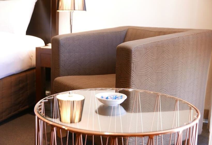 豪华房间, Junction Motel