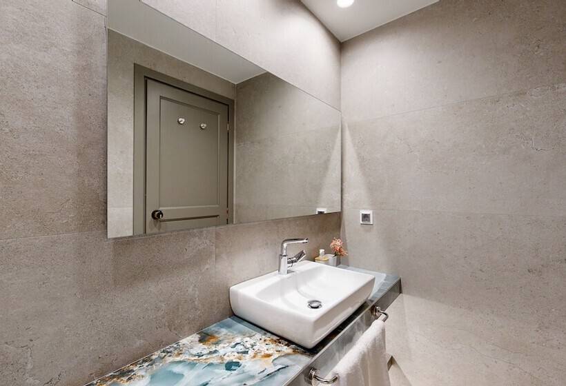 스위트, Acrotel Athena Pallas