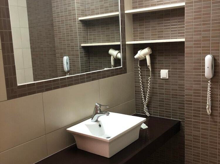 חדר סופריור, Agrabella