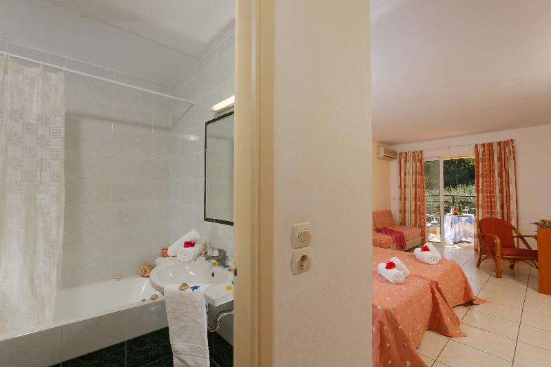 חדר סופריור, Agrabella