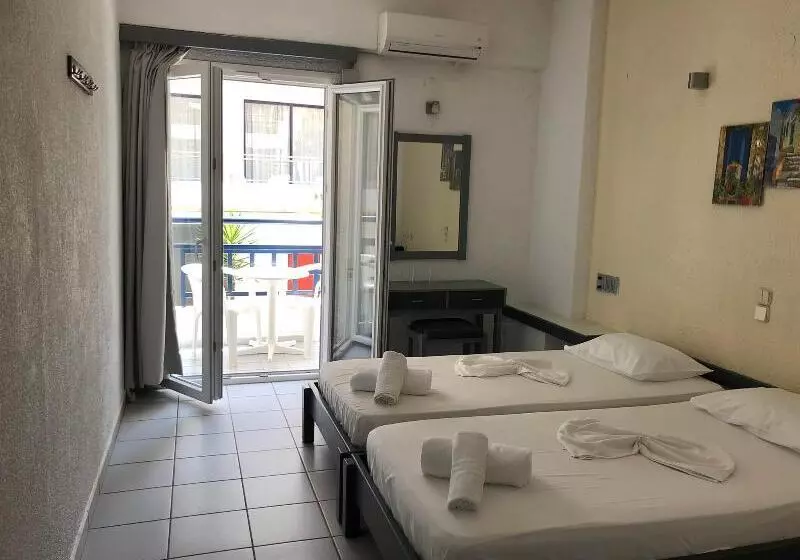 Economy Triple Room, Agrabella