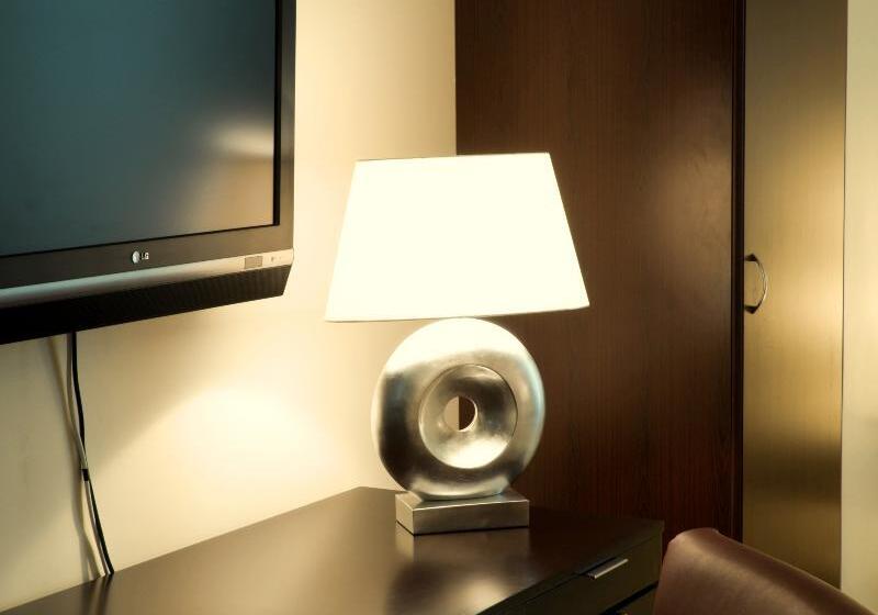 חדר משפתחתי סופריור, Agrabella