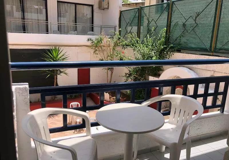 اتاق اکونومی, Agrabella