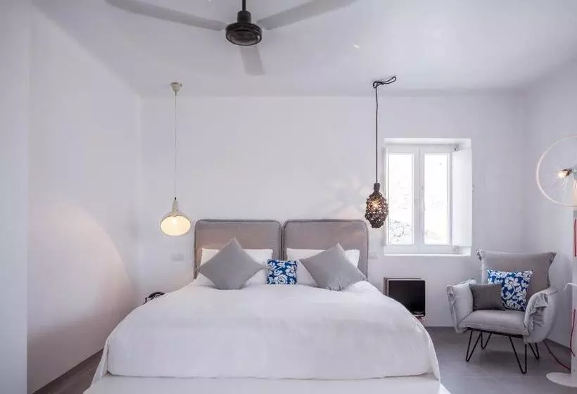 Deluxe Suite Sea View, Boheme Mykonos Town Small Luxury Hotels Of The World