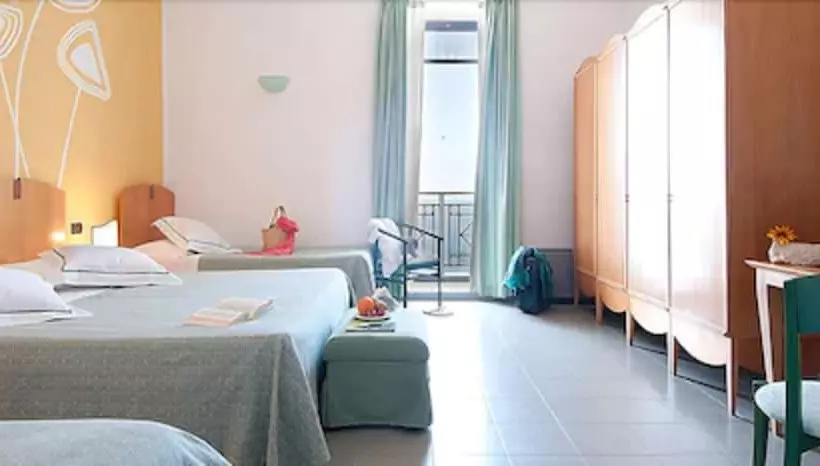 Standard Kolmen Hengen Huone, Grand Hotel Mediterraneo