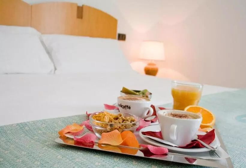 Standard Kolmen Hengen Huone, Grand Hotel Mediterraneo
