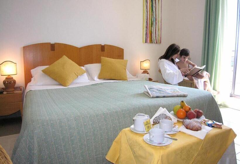 Номер Стандарт Вид на Море, Grand Hotel Mediterraneo