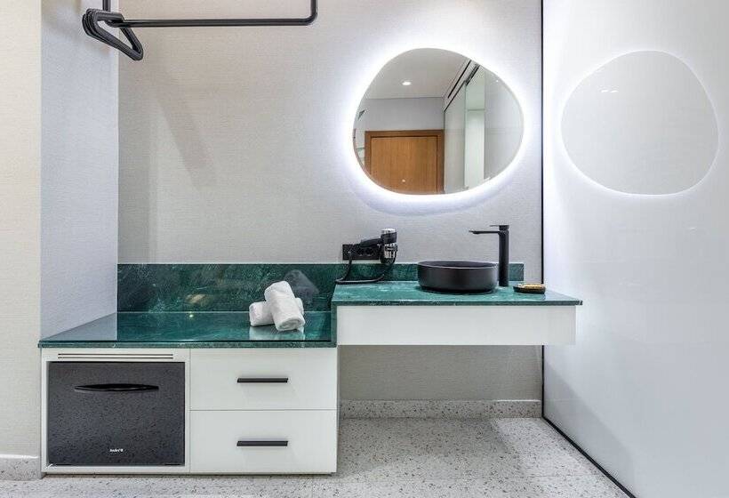 스탠다드 트리플 룸, Amazon