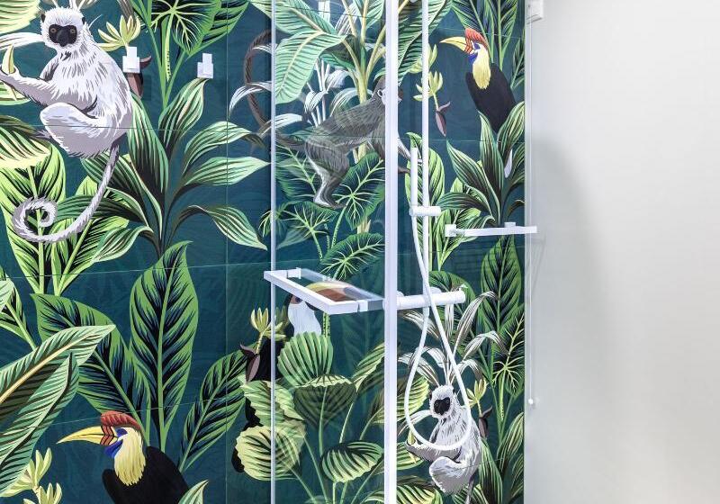 스탠다드 트리플 룸, Amazon