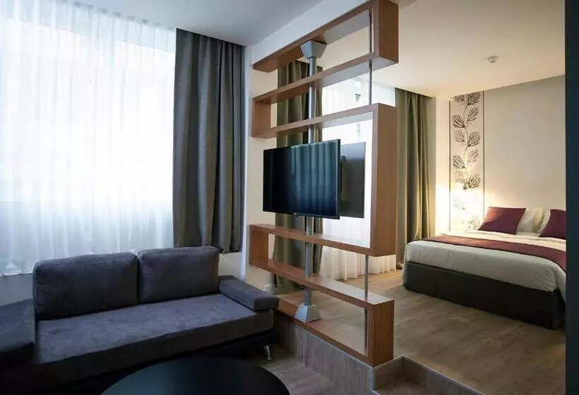 Family Room, Amazon
