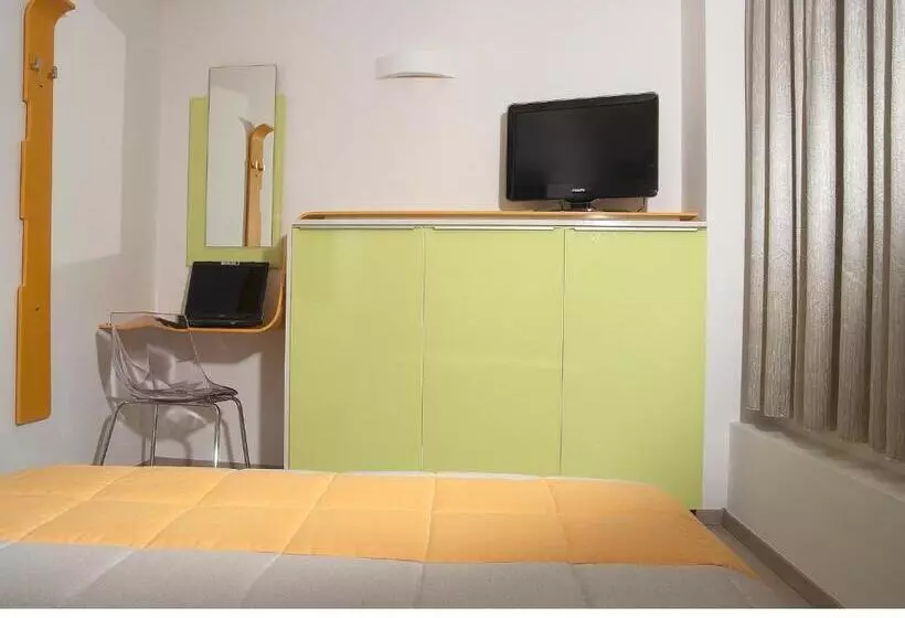 Habitació Basic, Amazon
