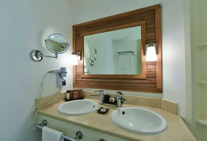 اتاق استاندارد با چشم‌انداز باغ, Canonnier Beachcomber Golf Resort & Spa