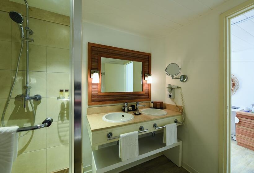 اتاق سوپریور با چشم‌انداز باغ, Canonnier Beachcomber Golf Resort & Spa