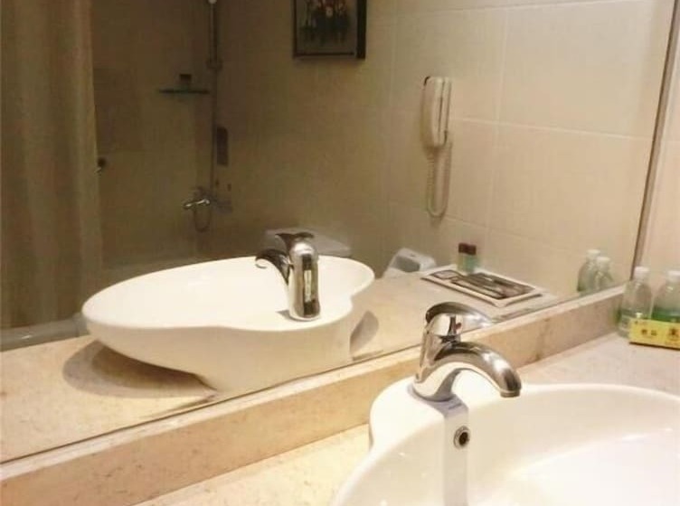 디럭스 룸, Canton