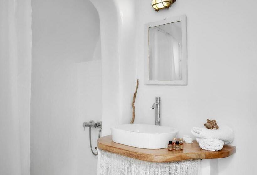 سوییت سوپریور با چشم‌انداز دریا, Finikia Memories