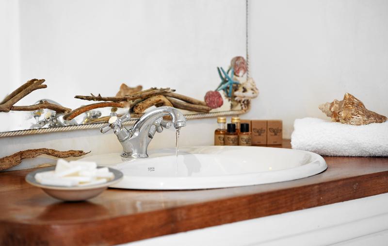 اتاق سوپریور با چشم‌انداز دریا, Finikia Memories