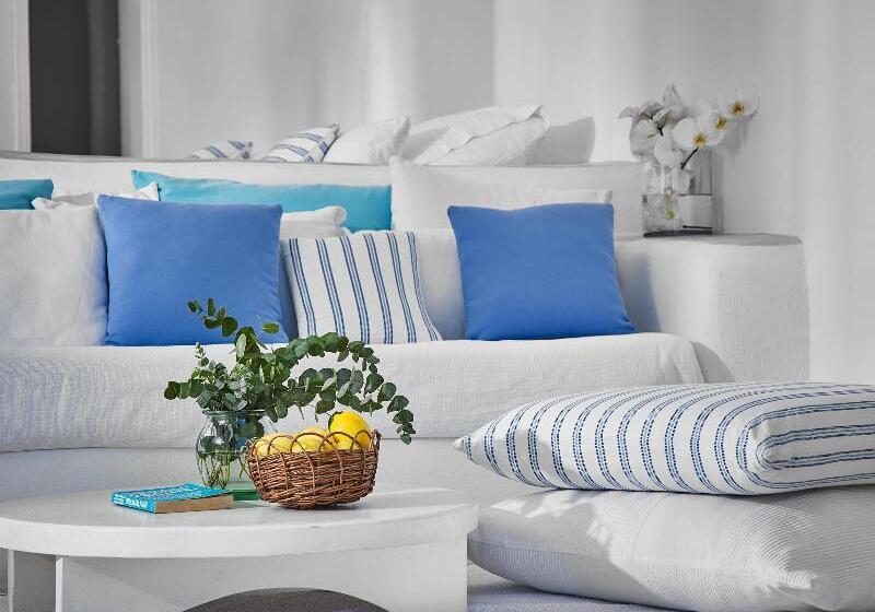 سوییت با چشم‌انداز دریا, Finikia Memories