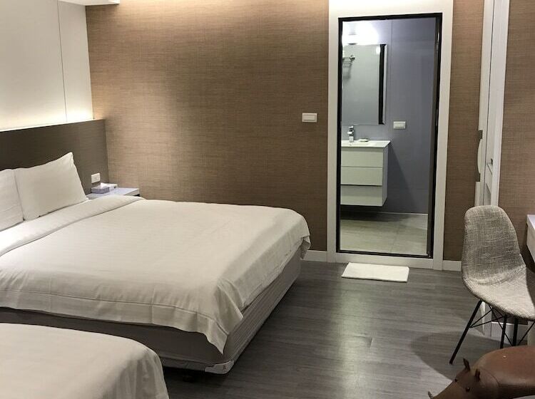 اتاق استاندارد سه نفره, Golden Garden