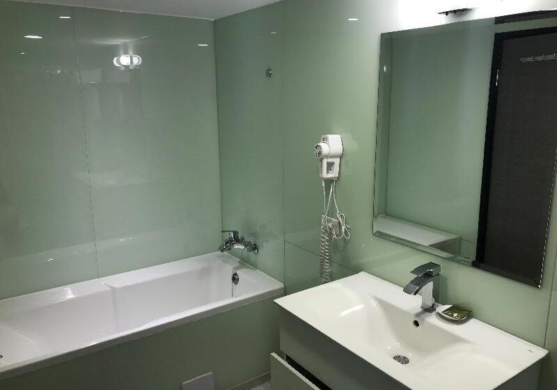 اتاق استاندارد سه نفره, Golden Garden