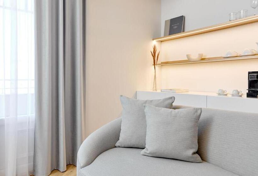 جناح ديلوكس, Grand Hotel Palace