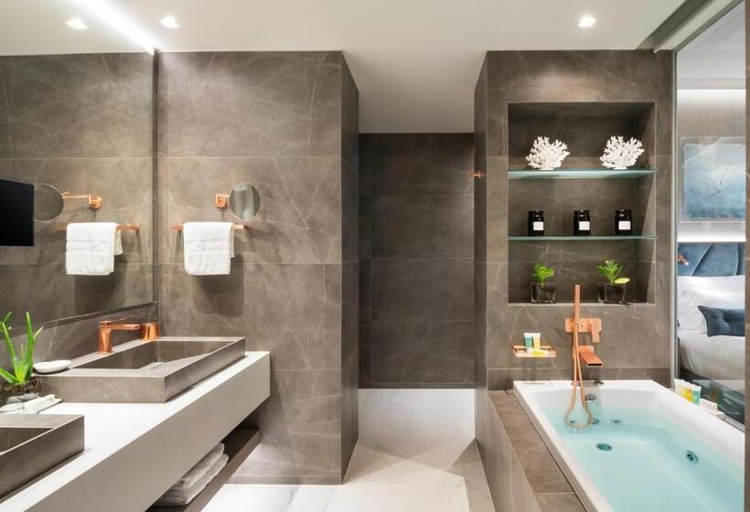 جناح جونيور ديلوكس, Grand Hotel Palace