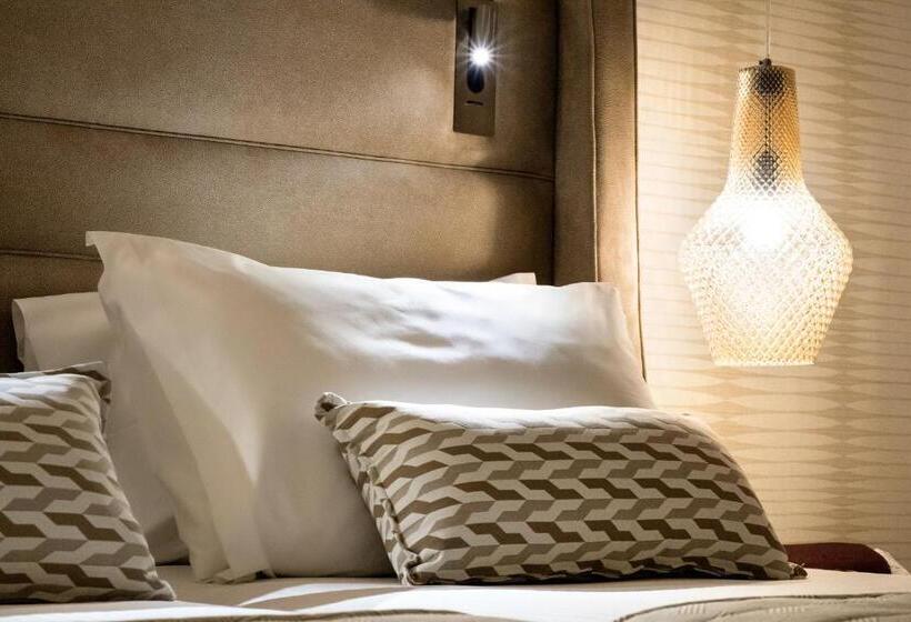 غرفة قياسية متصلة, Grand Hotel Palace