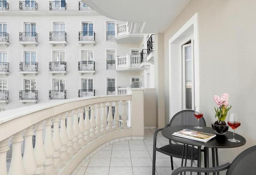 جناح كلاسيكي, Grand Hotel Palace