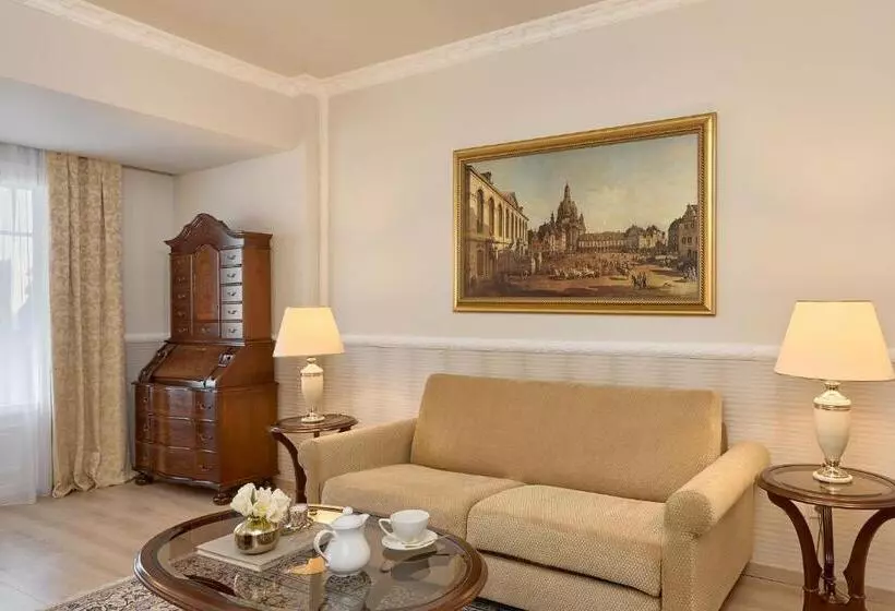 سوئیت کلاسیک, Grand Hotel Palace