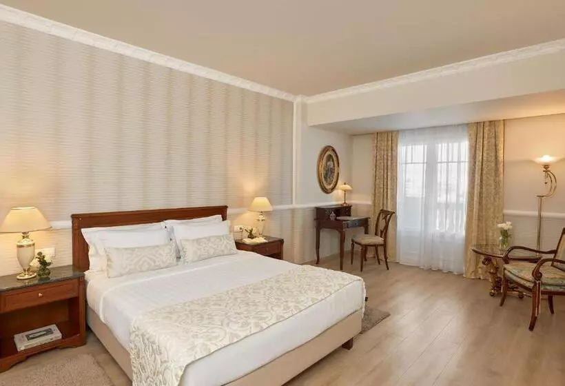 سوئیت کلاسیک, Grand Hotel Palace