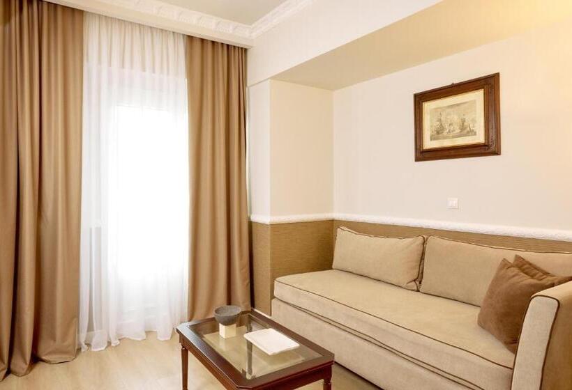 جناح عائلي, Grand Hotel Palace