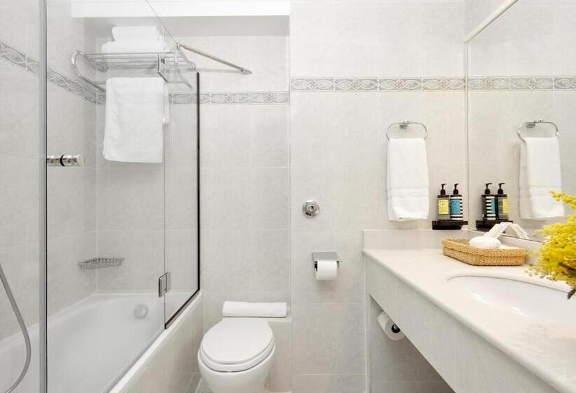 جناح عائلي, Grand Hotel Palace