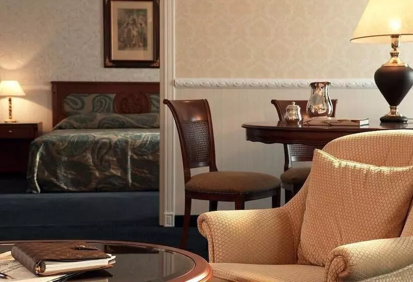 سوییت لوکس, Grand Hotel Palace