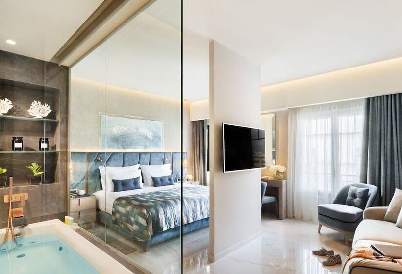 جناح جونيور ديلوكس, Grand Hotel Palace