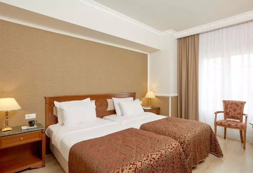 اتاق تودرتو کلاسیک, Grand Hotel Palace
