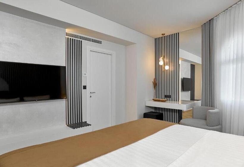 جناح ديلوكس, Grand Hotel Palace