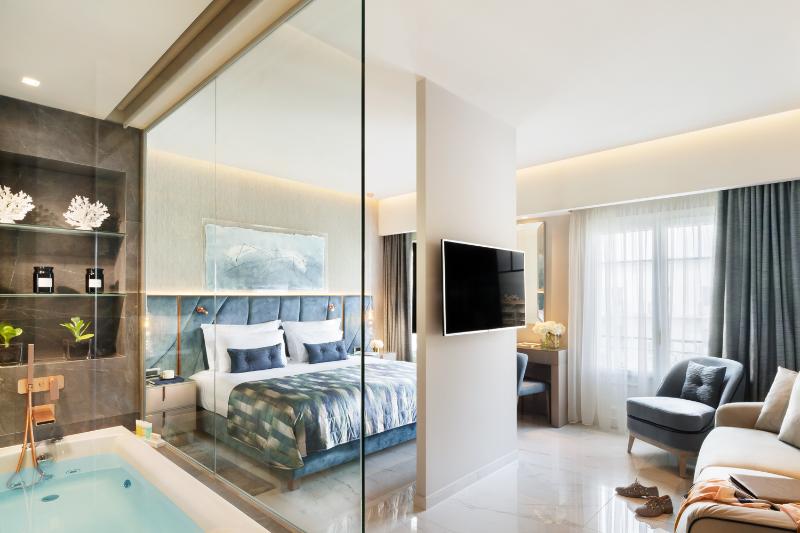 جناح جونيور ديلوكس, Grand Hotel Palace