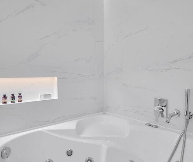 جناح ديلوكس, Grand Hotel Palace