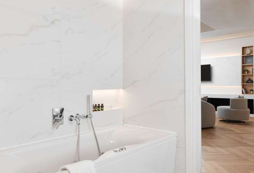 جناح, Grand Hotel Palace