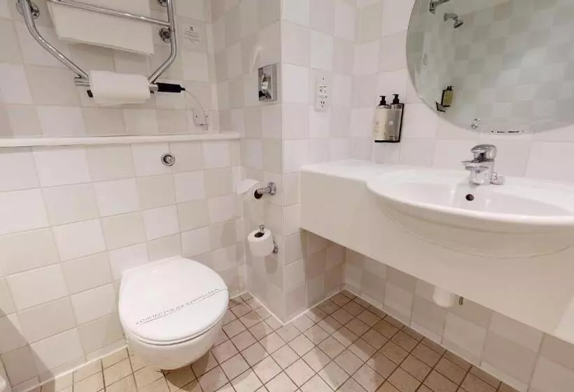 Standard Room, Holiday Inn Cambridge, An Ihg