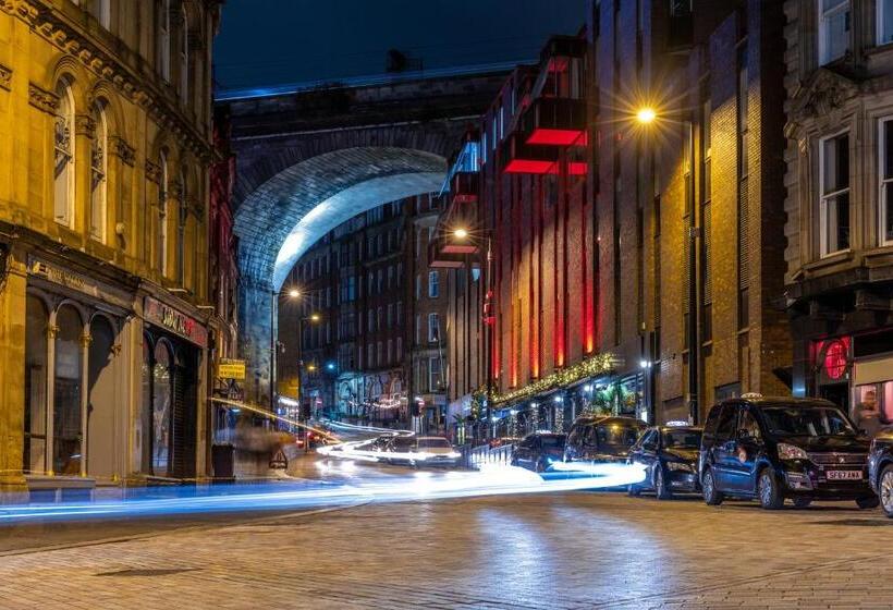 Номер Стандарт, Kabannas Newcastle