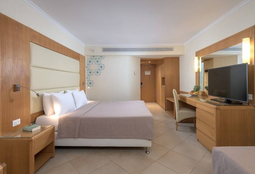 Номер Superior Боковой Вид на Море, Lindos Royal Resort