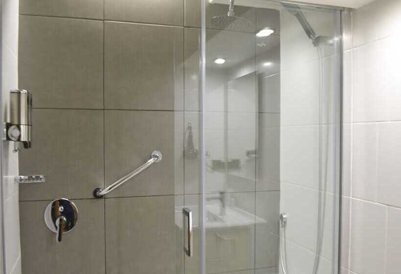 标准三人间, Nippon Y Centro De Eventos