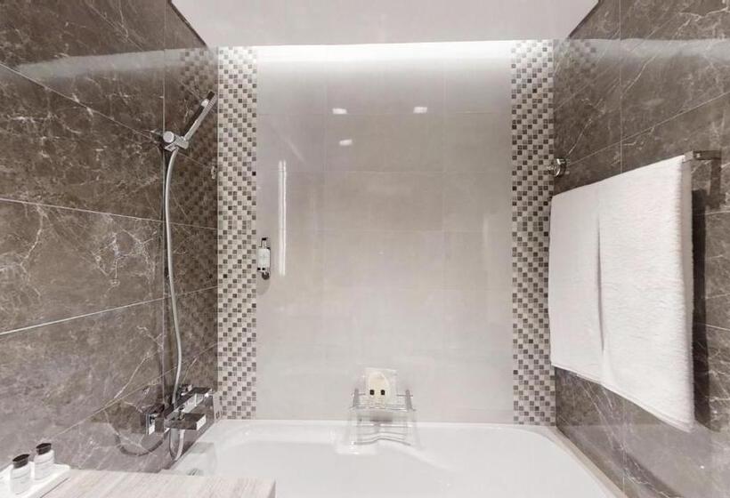 3-Bedroom Deluxe Apartment